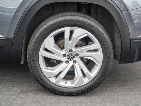 Used 2023 Volkswagen Atlas SE w/ Panoramic Sunroof Package FWD image 12