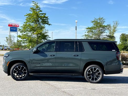 New 2026 Chevrolet Suburban RST w/ Comfort Package AWD/4WD image 29