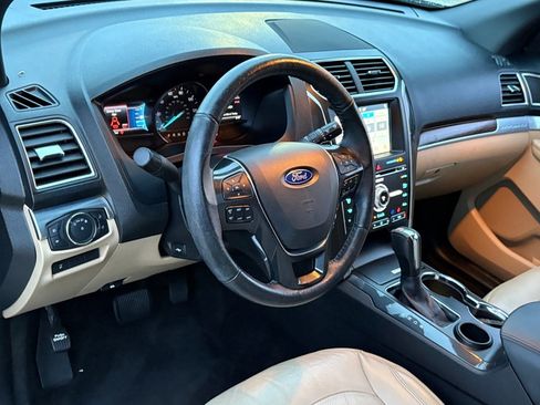 Used 2017 Ford Explorer Limited image 14