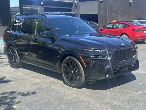 Used 2023 BMW X7 M60i w/ M Sport Professional Package image 7