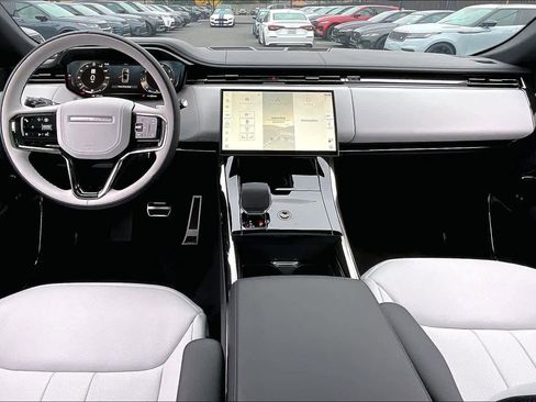 Used 2025 Land Rover Range Rover Sport Dynamic SE image 18