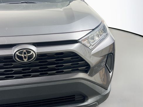 Used 2022 Toyota RAV4 LE FWD image 11