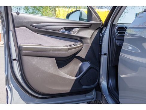 Used 2025 Chevrolet TrailBlazer LT AWD/4WD image 18