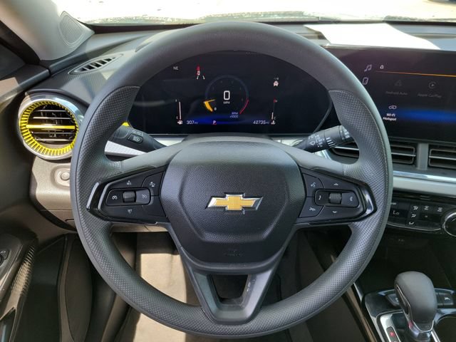 Used 2025 Chevrolet Trax LT FWD image 16