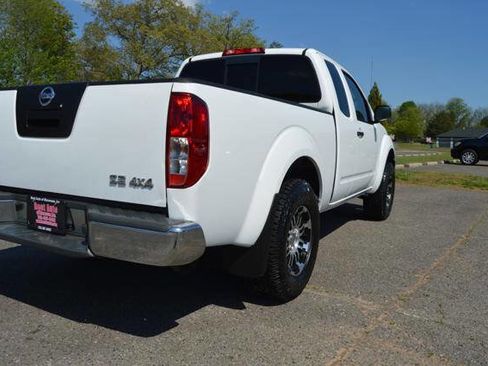 Used 2010 Nissan Frontier SE image 56