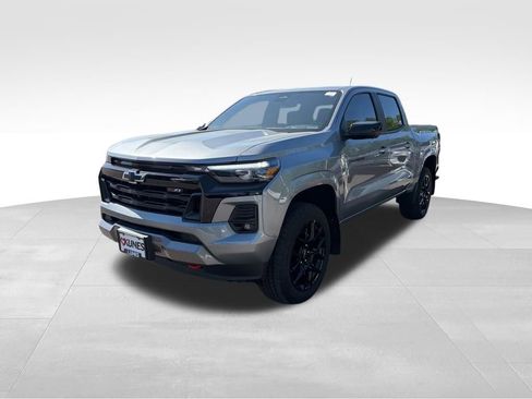 Used 2024 Chevrolet Colorado Z71 w/ LPO, Dark Essentials Package AWD/4WD image 5