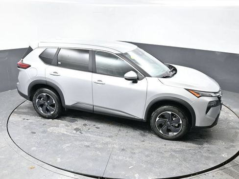Used 2024 Nissan Rogue SV AWD/4WD image 41