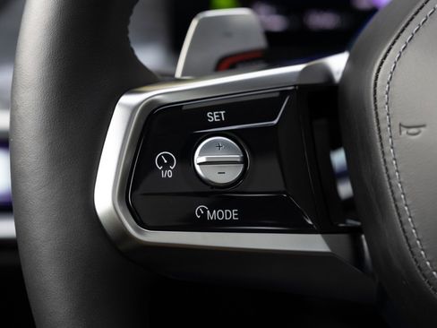 Used 2024 BMW 760i xDrive w/ Premium Package 2 image 28