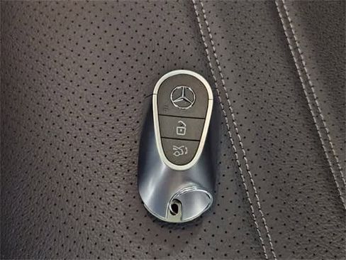 Certified 2025 Mercedes-Benz GLC 300 4MATIC image 41