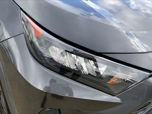 Used 2022 Toyota RAV4 LE FWD image 27