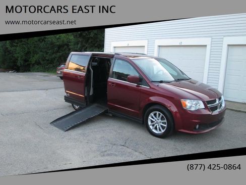 Used 2018 Dodge Grand Caravan SXT FWD image 1
