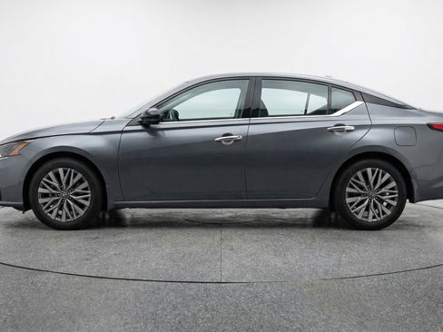 Used 2025 Nissan Altima 2.5 SV FWD image 5