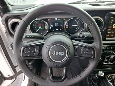 Used 2023 Jeep Wrangler Unlimited w/ Sun & Screen Package AWD/4WD image 20