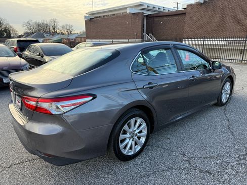 Used 2018 Toyota Camry LE image 15