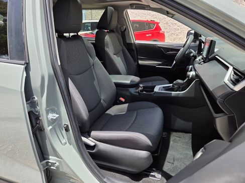 Used 2021 Toyota RAV4 XLE w/ Convenience Package FWD image 20