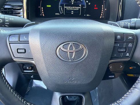 Used 2025 Toyota Camry SE w/ Convenience Package AWD/4WD image 25