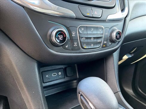 Used 2023 Chevrolet Equinox LT AWD/4WD image 25