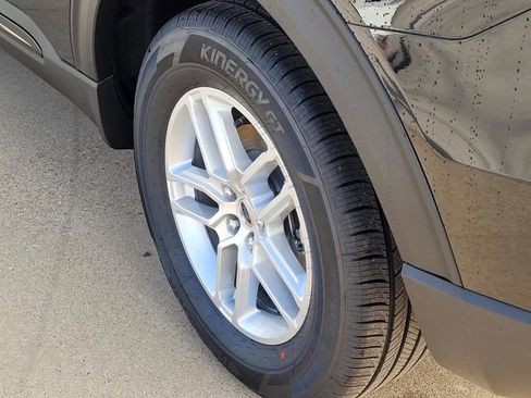 New 2026 Ford Explorer Active image 7