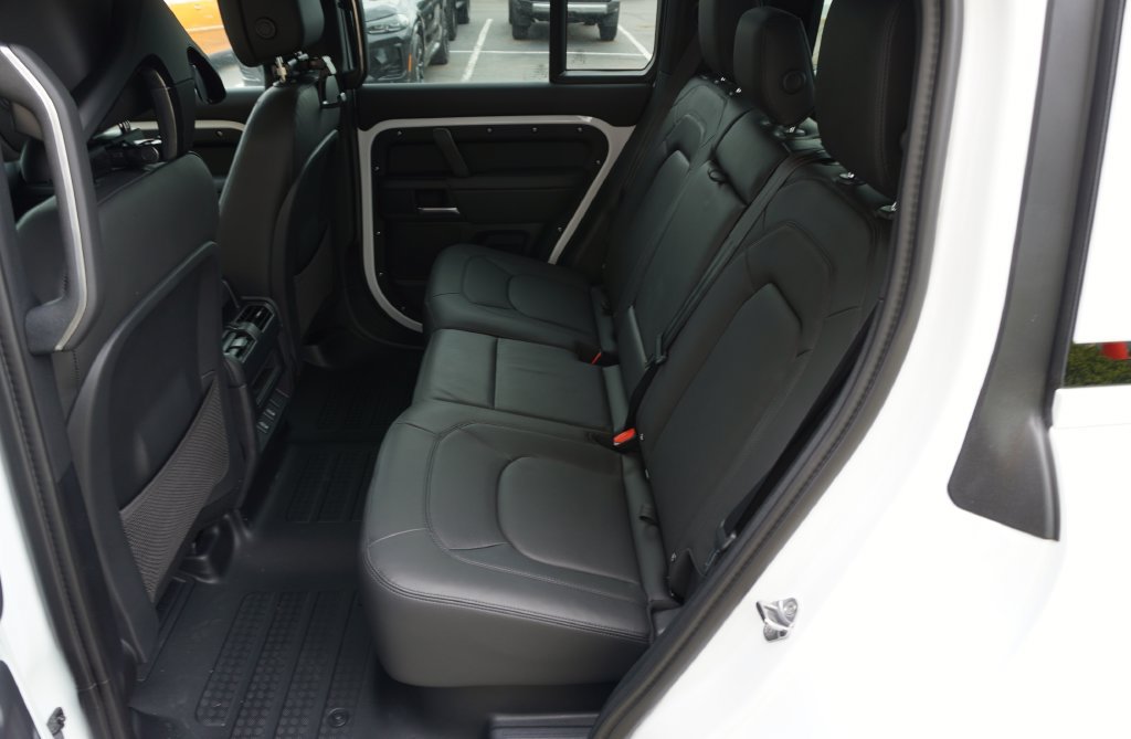 Certified 2026 Land Rover Defender 110 X-Dynamic SE AWD/4WD image 28