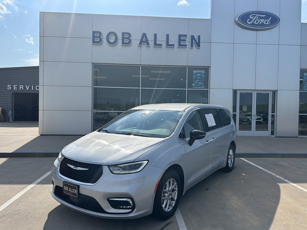 Used 2024 Chrysler Pacifica Touring-L FWD image 1