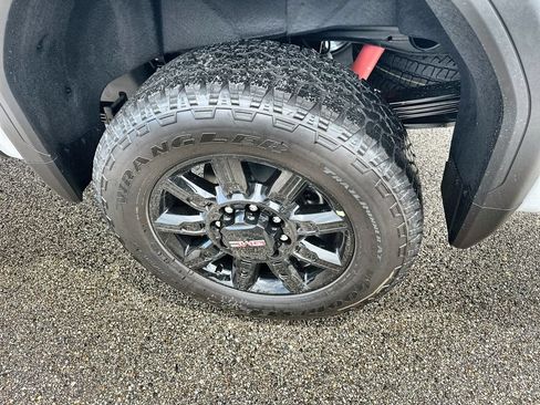New 2026 GMC Sierra 2500 AT4 w/ AT4 Premium Plus Package AWD/4WD image 12