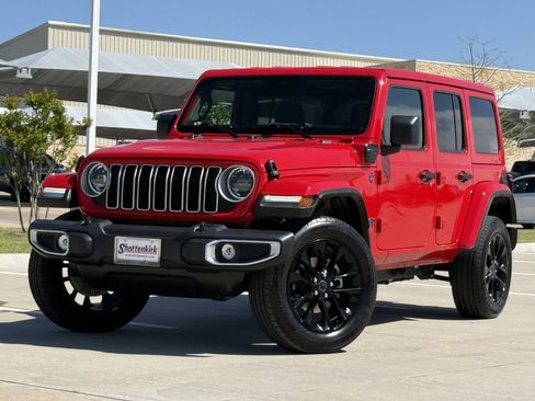 Used 2025 Jeep Wrangler Unlimited Sahara w/ Safety Group AWD/4WD image 2