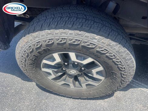 Used 2022 Toyota Tacoma TRD Off-Road w/ TRD Premium Off Road Package AWD/4WD image 18
