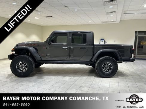 Used 2025 Jeep Gladiator Mojave AWD/4WD image 2