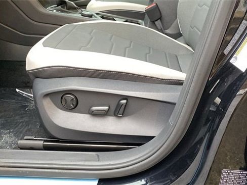 New 2026 Volkswagen Taos SE image 19