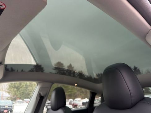 Used 2021 Tesla Model Y Long Range image 23