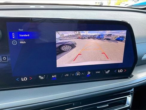 Used 2026 Chevrolet Traverse LT image 21