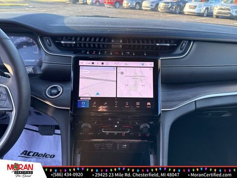 Used 2023 Jeep Grand Cherokee Limited image 19