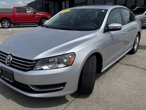 Used 2015 Volkswagen Passat 1.8T S FWD image 4