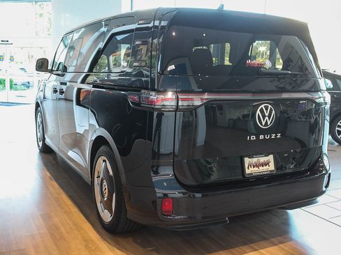 New 2025 Volkswagen ID. Buzz Pro S RWD image 7