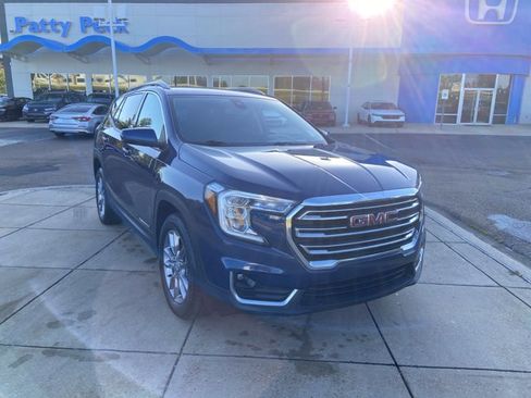 Used 2022 GMC Terrain SLT w/ LPO, Floor Liner Package image 2