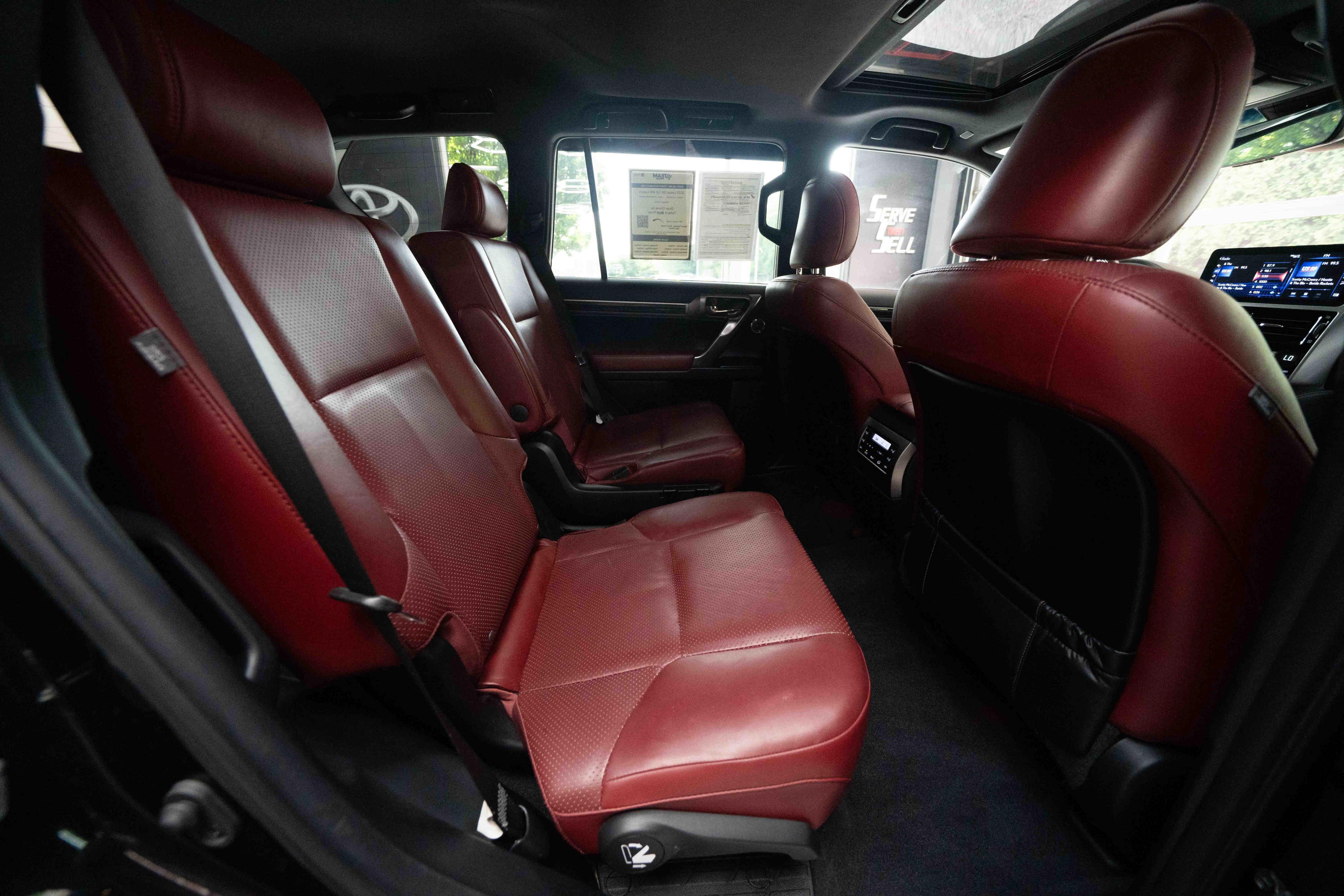 Used 2023 Lexus GX 460 Luxury w/ Sport Design Package AWD/4WD image 25