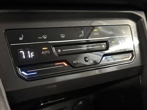 Used 2024 Volkswagen Tiguan SE FWD image 19