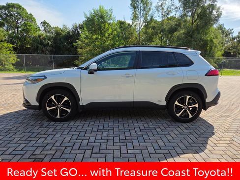 Certified 2023 Toyota Corolla Cross AWD Hybrid w/ Convenience Package image 9
