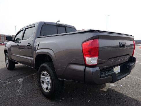 Used 2016 Toyota Tacoma SR image 7