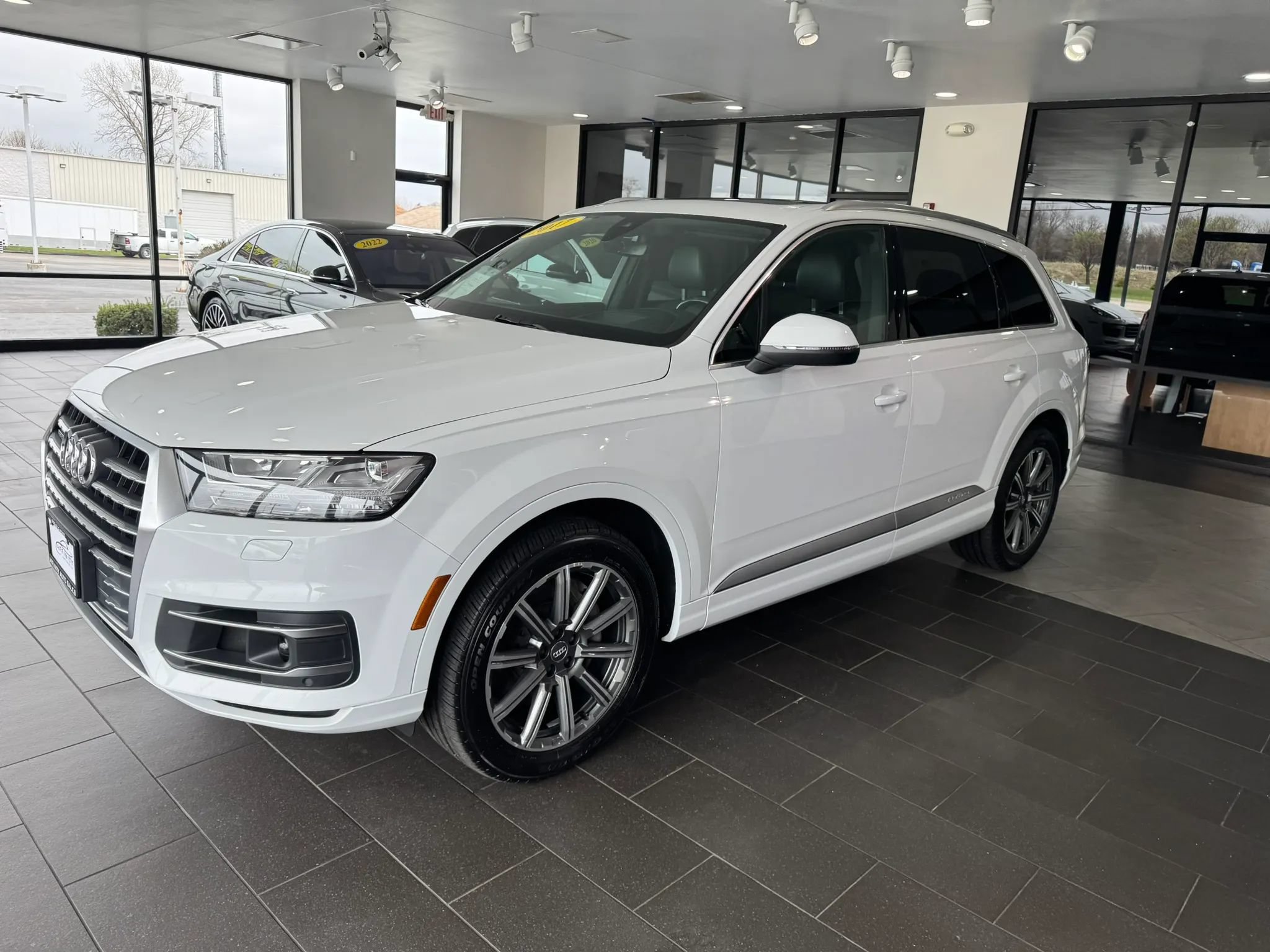 Used 2017 Audi Q7 3.0T Prestige AWD/4WD image 2