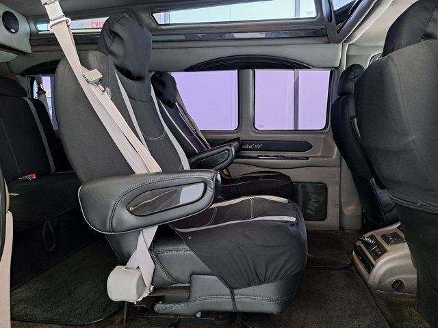Used 2015 Chevrolet Express 2500 RWD image 22