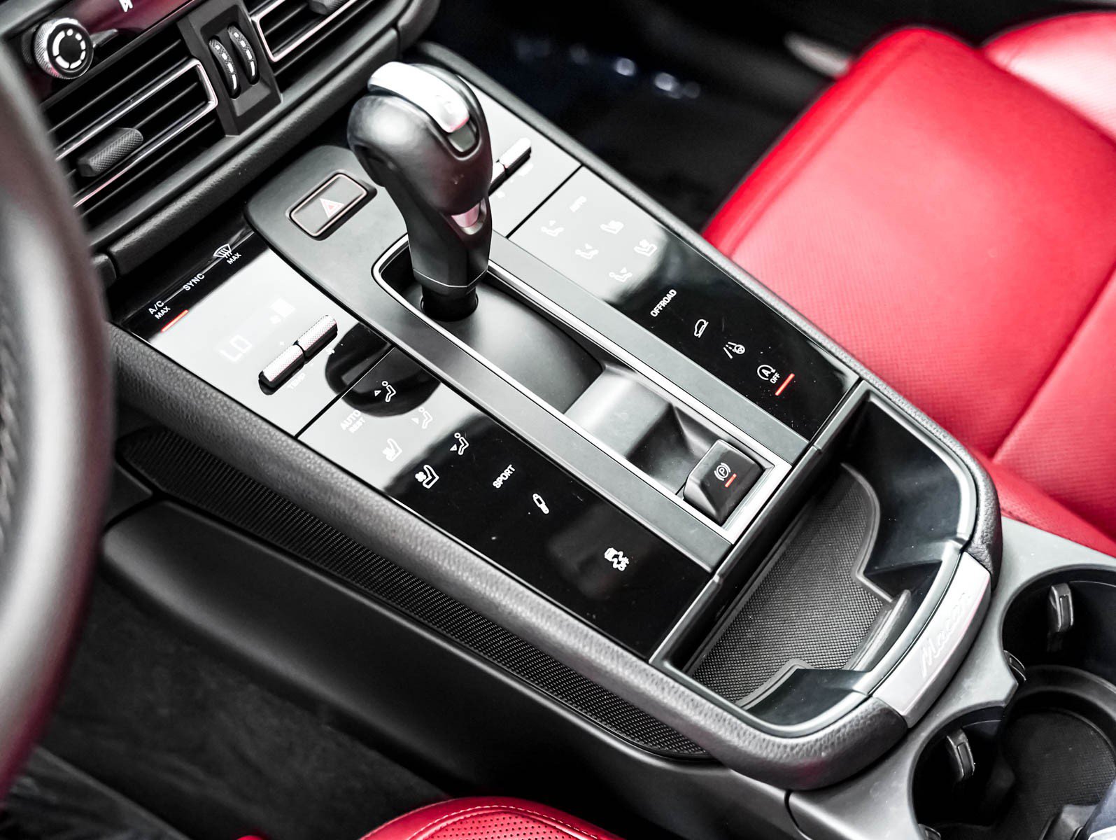Certified 2023 Porsche Macan S AWD/4WD image 20