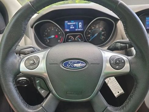 Used 2014 Ford Focus SE w/ SE Sport Package FWD image 17