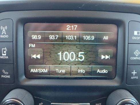 Used 2016 Jeep Renegade Latitude FWD image 28