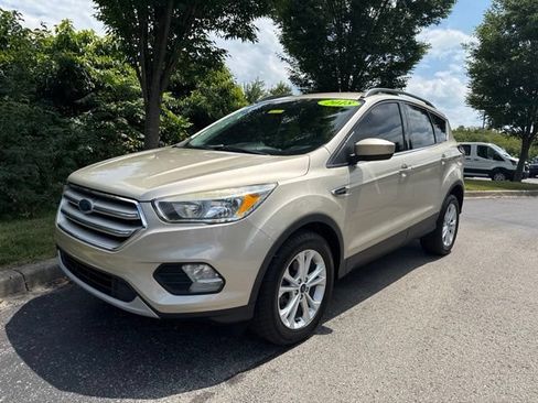 Used 2018 Ford Escape SE FWD image 3