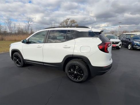 Used 2022 GMC Terrain SLE w/ Driver Convenience Package image 6