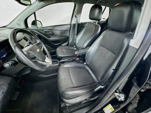 Used 2019 Chevrolet Trax LT w/ LT Convenience Package FWD image 13