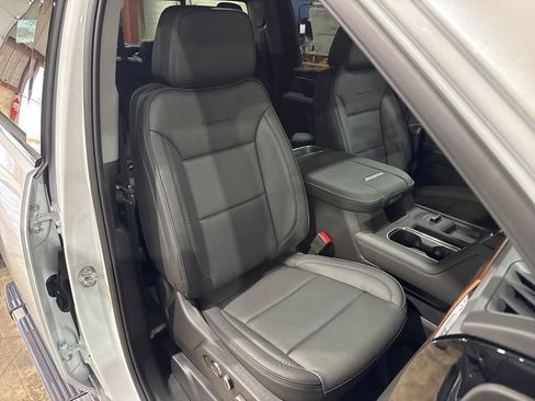 New 2025 GMC Sierra 3500 Denali w/ Denali Reserve Package image 44