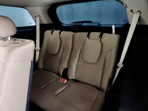 Used 2022 Ford Explorer XLT image 18