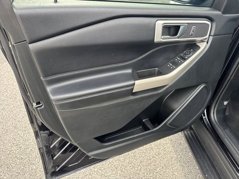 Used 2022 Ford Explorer XLT w/ Equipment Group 202A image 10